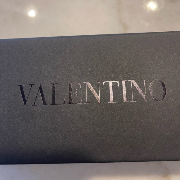 VALENTINO SUNGLASSES WITH STUDDED DETAILS!! Gorgeous!!! Style!! - Picture 10 of 12